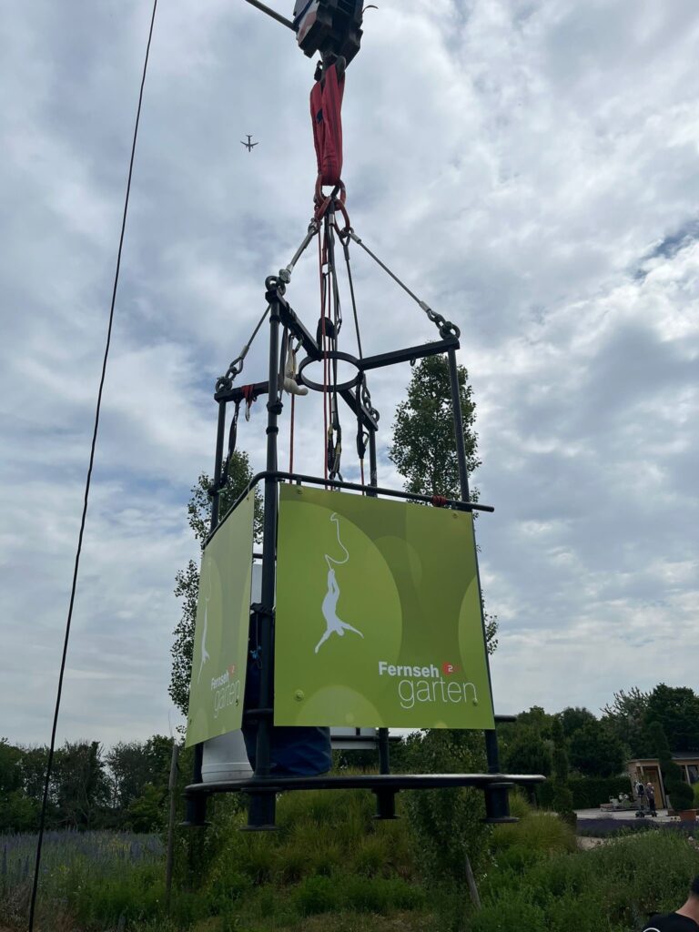 Bungee Springen Gondel im ZDF-Fernsehgarten mit Vincent Gross