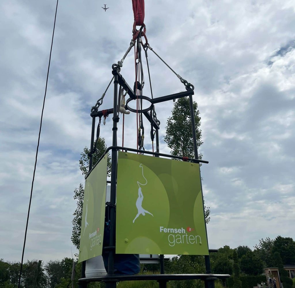 Bungee Springen Gondel im ZDF-Fernsehgarten mit Vincent Gross